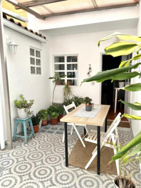 SHARED APARTMENT WITH BRIGHT PRIVATE PATIO IN LISBOA